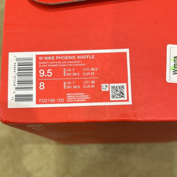 Nike Cream and Black Athletic Shoes - Picture 2 of 6